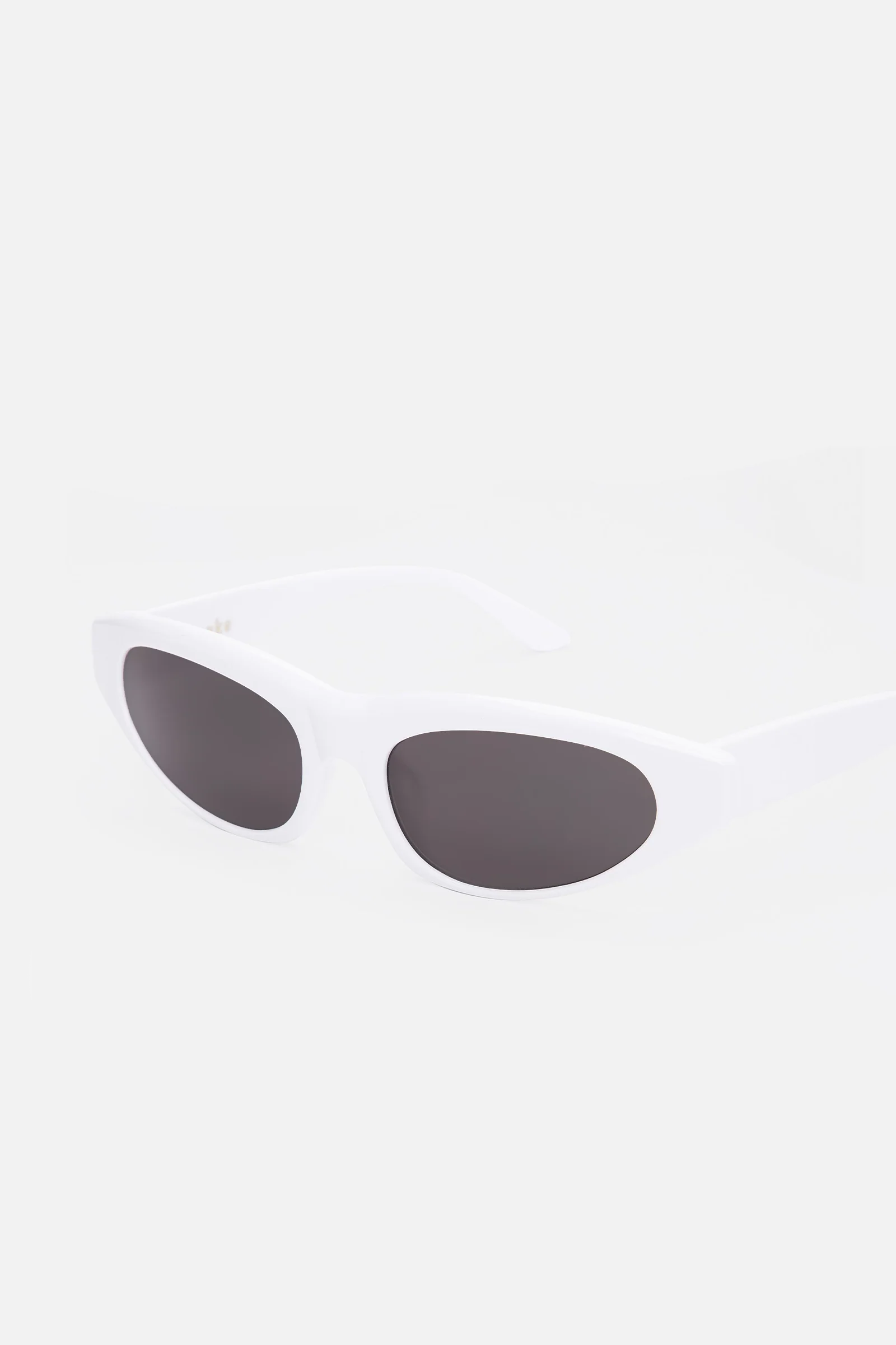 FEMME White - Image 3